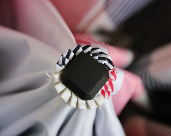 Simple three-dimensional striped sunscreen folding umbrella (5)